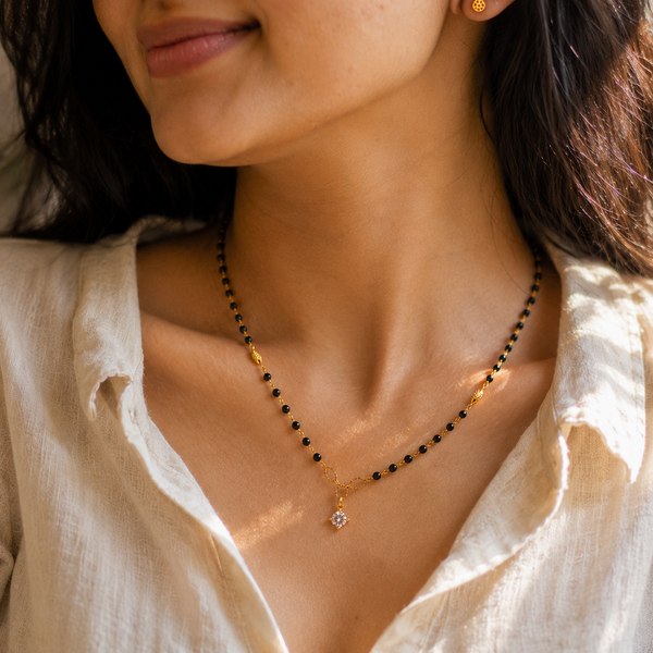 Lunara Solitaire Bloom Mangalsutra